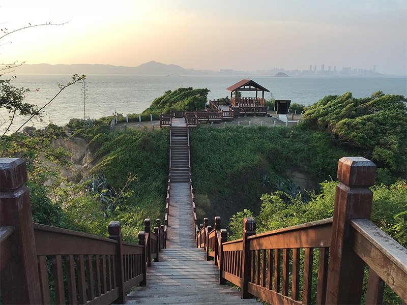 【作夥到陣去旅行】《2025連續假期》經武酒窖、麒麟山、戰地牛肉餐、高粱嗆蟹餐 漫遊金門美食三日趣